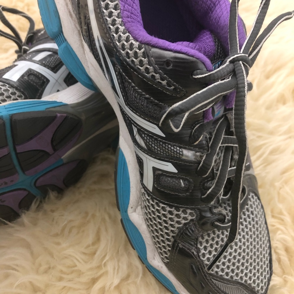 Women’s ASICS - Picture 2 of 6